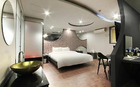Rosso Hotel